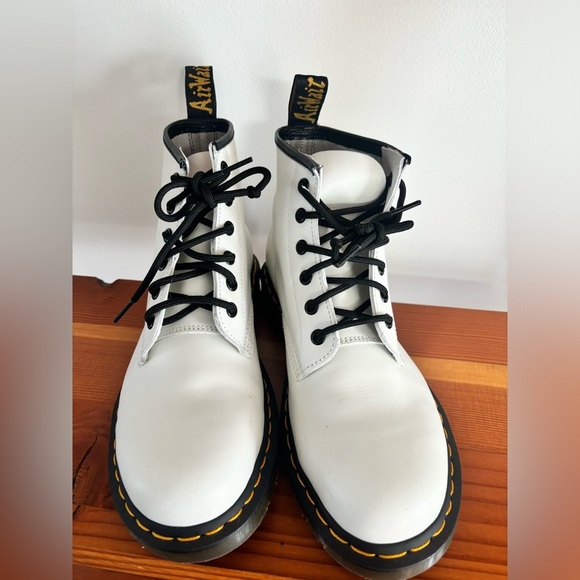 Dr. Martens 101 Yellow Stitch White Smooth Leather Ankle Boots Women’s 8 Men’s 7 - Picture 7 of 8